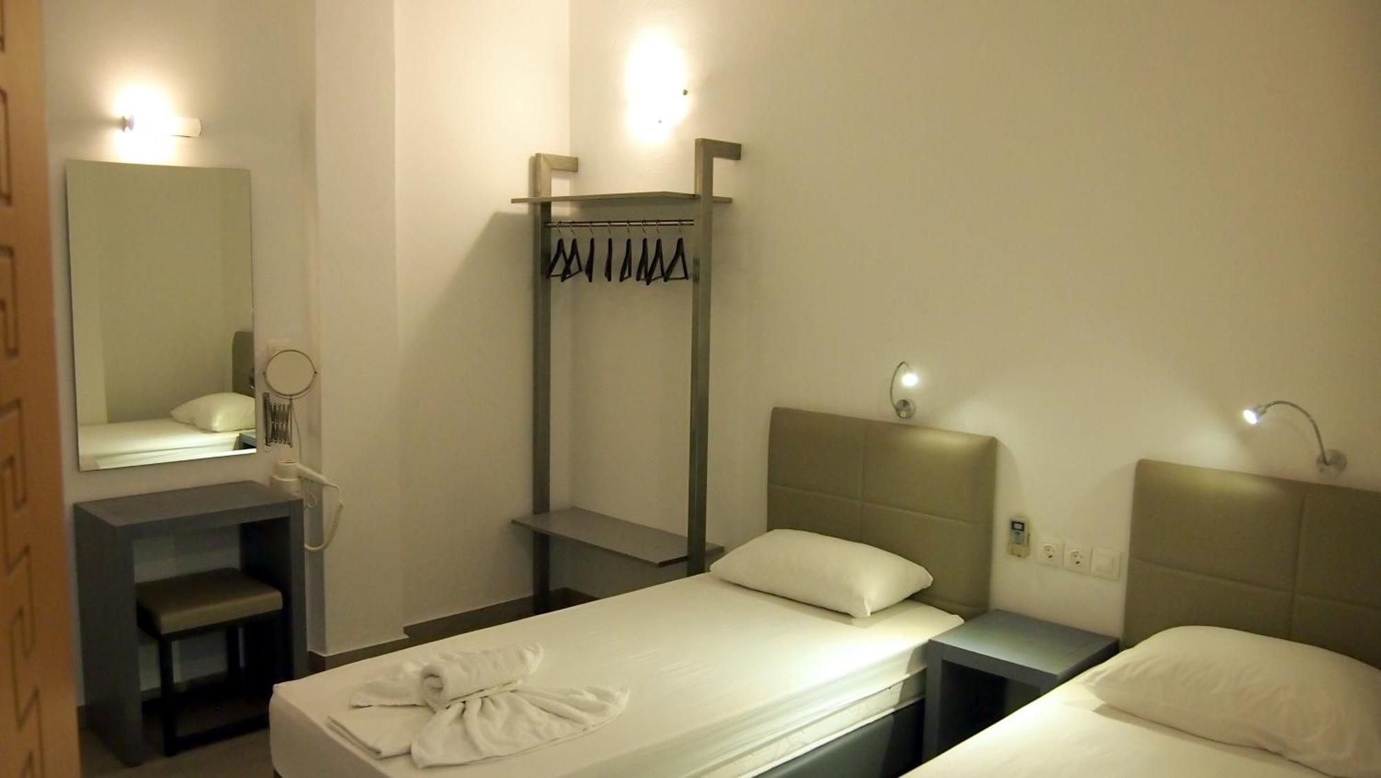 Homer'S Inn Hotel Иос Номер фото